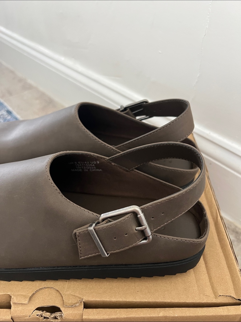 Men's Clogs - Picture 3 of 6